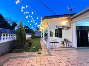Homestay Corner House Taman Daya Near Austin Adda Height